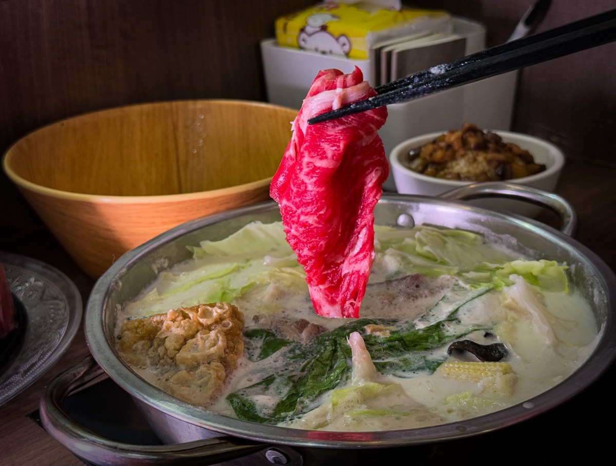 【初殿鍋物】中和景安站火鍋美食推薦，平日套餐299元起，內建超好吃被火鍋耽誤的滷肉飯！