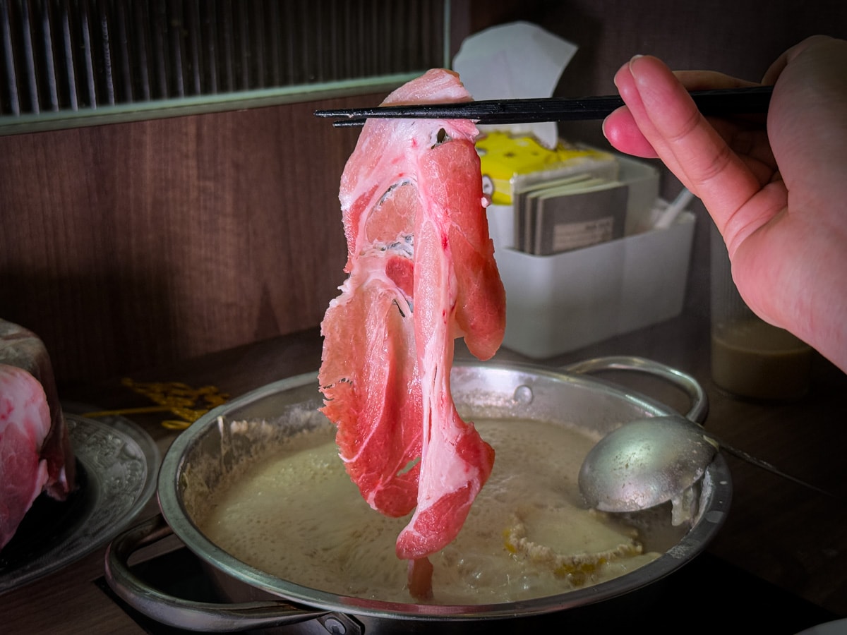 【初殿鍋物】中和景安站火鍋美食推薦，平日套餐299元起，內建超好吃被火鍋耽誤的滷肉飯！