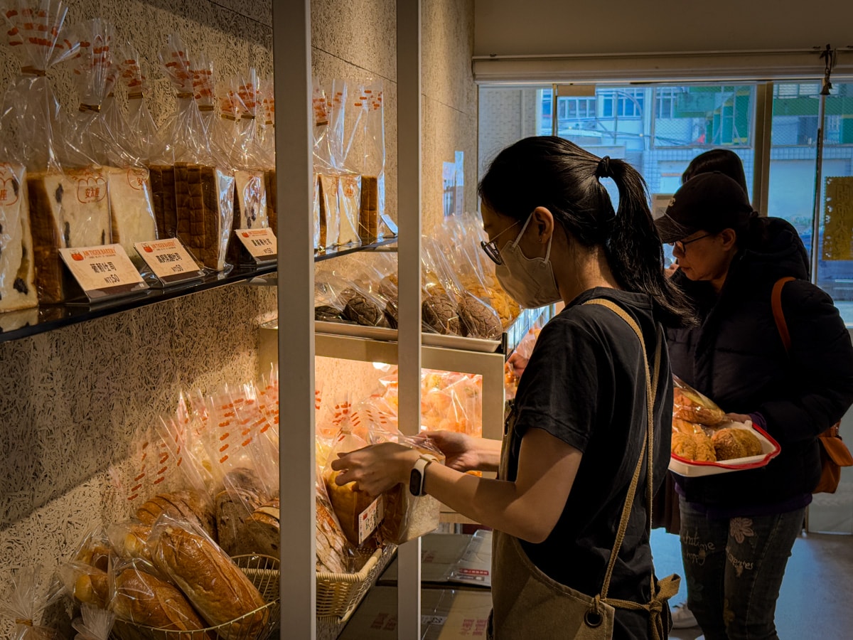 【安太座烘焙坊】新北中和麵包店推薦,招牌人氣必吃蔥麵包、超過10種口味菠蘿麵包,每日堅持現烤出爐 - 第26張圖 【安太座烘焙坊】新北中和麵包店推薦,招牌人氣必吃蔥麵包、超過10種口味菠蘿麵包,每日堅持現烤出爐