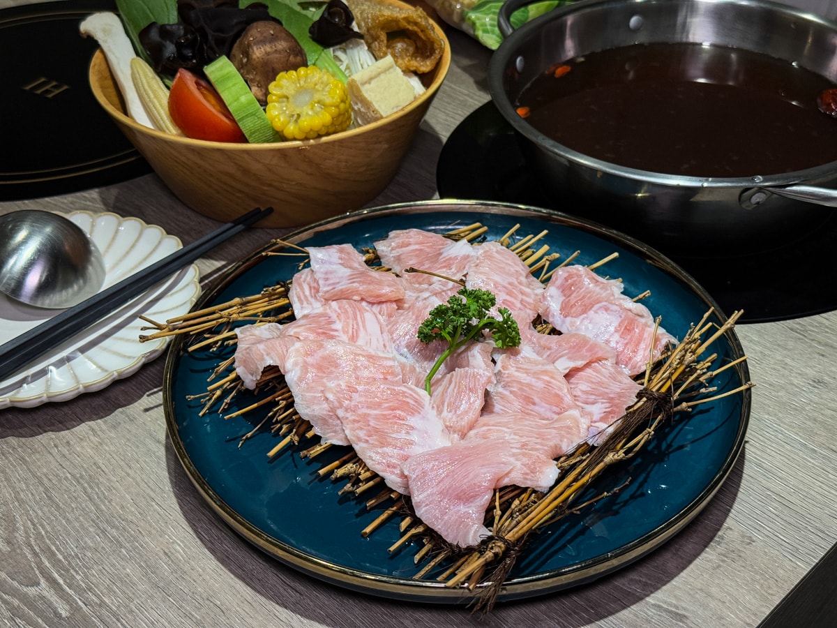 【初殿鍋物】台北永春站人氣火鍋美食推薦，平日套餐299元起，信義區必吃的平價火鍋餐廳推薦！
