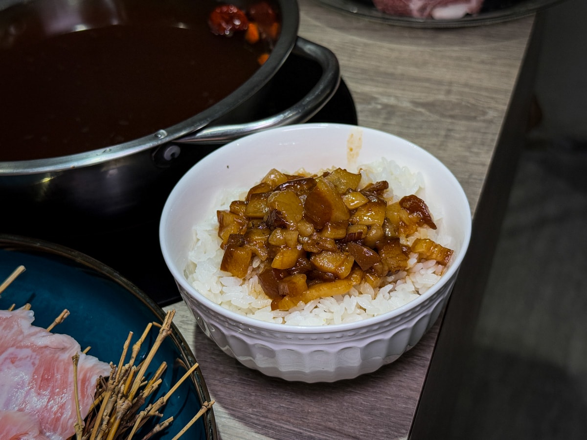 【初殿鍋物】台北永春站人氣火鍋美食推薦，平日套餐299元起，信義區必吃的平價火鍋餐廳推薦！