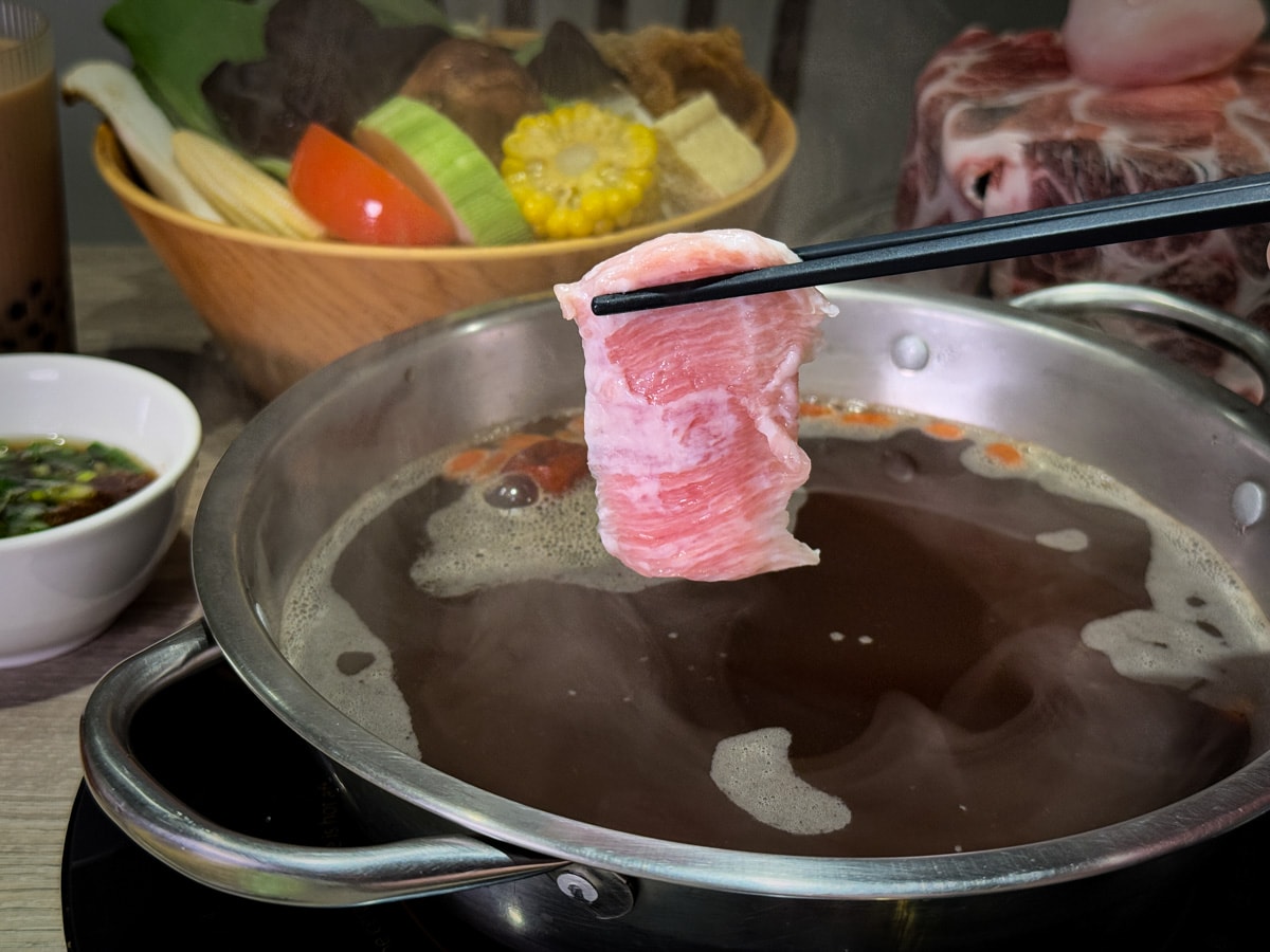 【初殿鍋物】台北永春站人氣火鍋美食推薦，平日套餐299元起，信義區必吃的平價火鍋餐廳推薦！