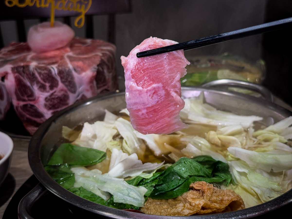 【初殿鍋物】台北永春站人氣火鍋美食推薦，平日套餐299元起，信義區必吃的平價火鍋餐廳推薦！