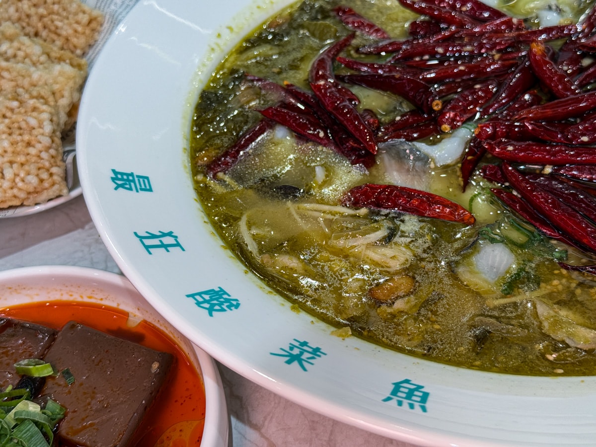 【狂一鍋酸菜魚】西門必吃酸菜魚美食餐廳推薦，550元起大啖爆紅的年輕時尚酸菜魚，品狂一鍋美學一生