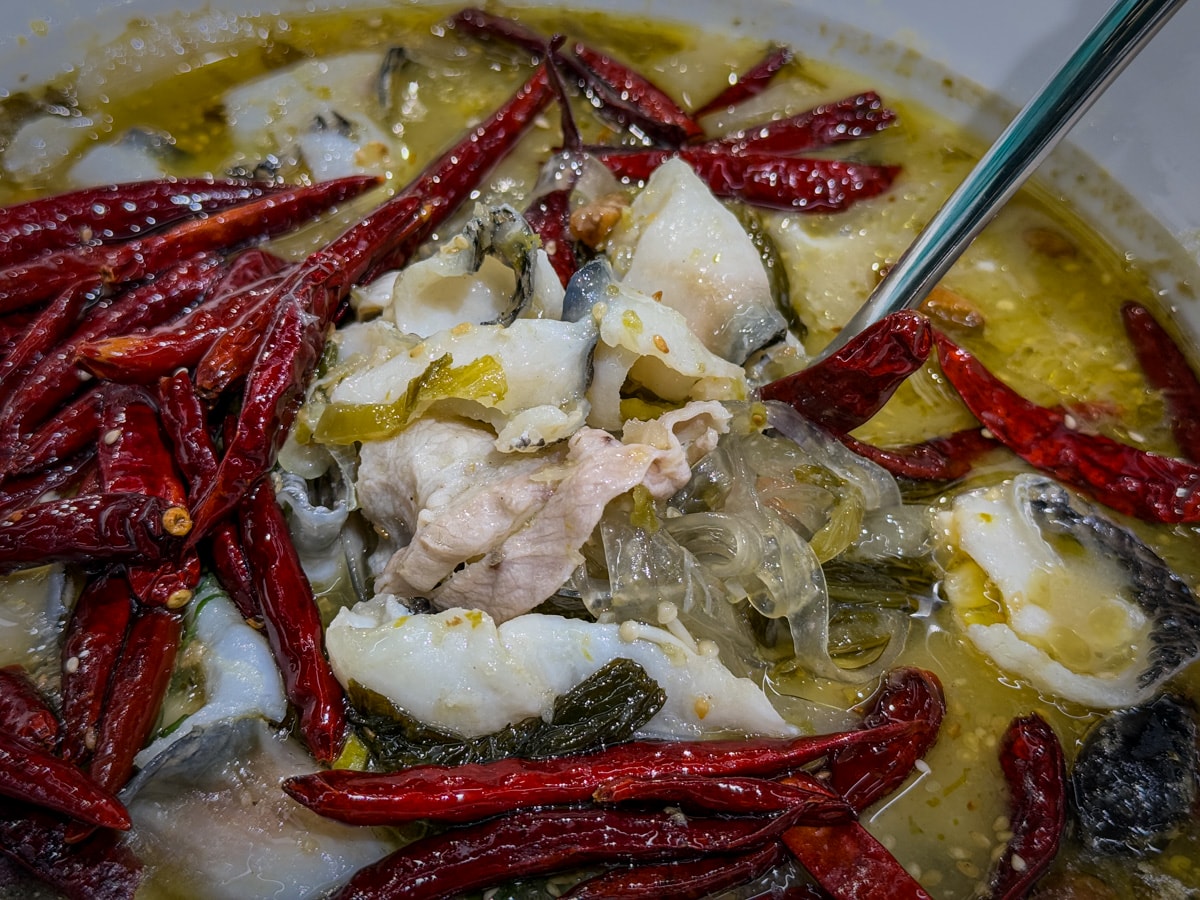 【狂一鍋酸菜魚】西門必吃酸菜魚美食餐廳推薦，550元起大啖爆紅的年輕時尚酸菜魚，品狂一鍋美學一生