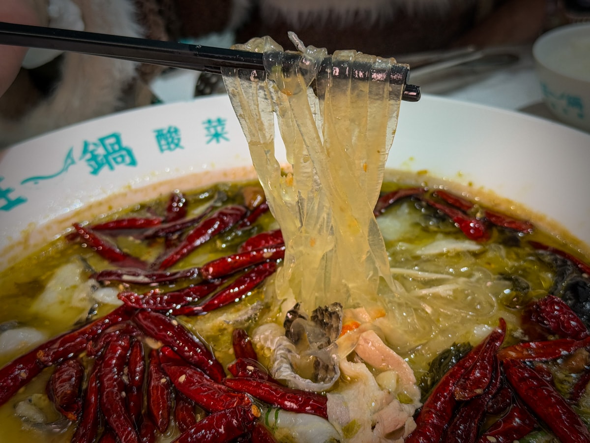 【狂一鍋酸菜魚】西門必吃酸菜魚美食餐廳推薦，550元起大啖爆紅的年輕時尚酸菜魚，品狂一鍋美學一生