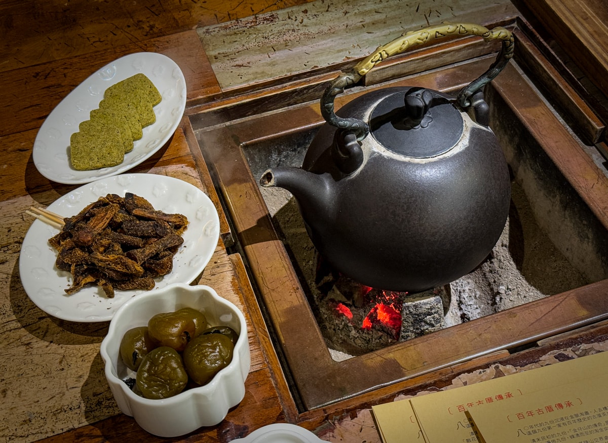 【九份茶坊】九份人氣泡茶推薦,九份第一家百年古厝茶坊,結合茶陶畫的絕美人文藝術空間! - 第34張圖 【九份茶坊】九份人氣泡茶推薦,九份第一家百年古厝茶坊,結合茶陶畫的絕美人文藝術空間!