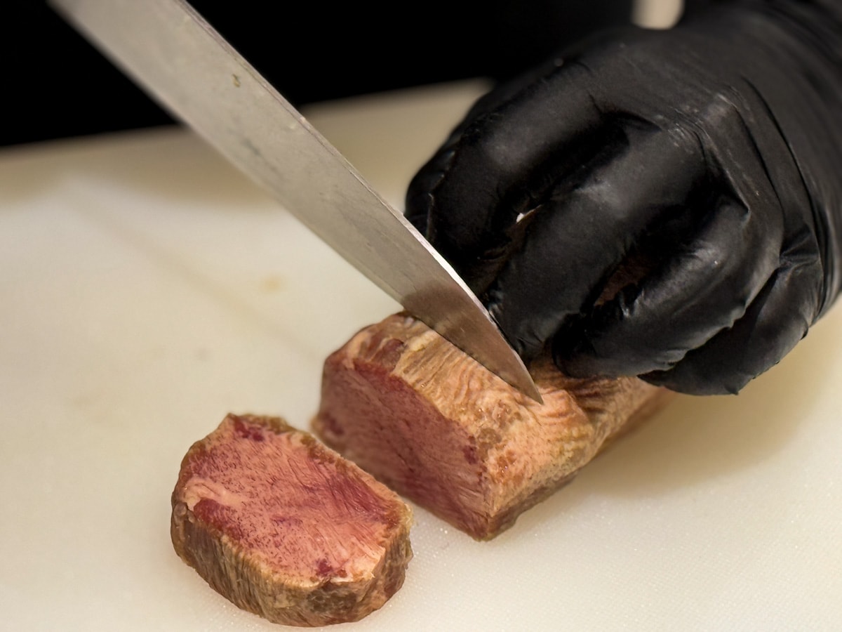 【燒肉政宗】新北中和必吃燒肉推薦，現場手切嚴選頂級肉品！內用小菜無限續，舌尖上的美味饗宴！