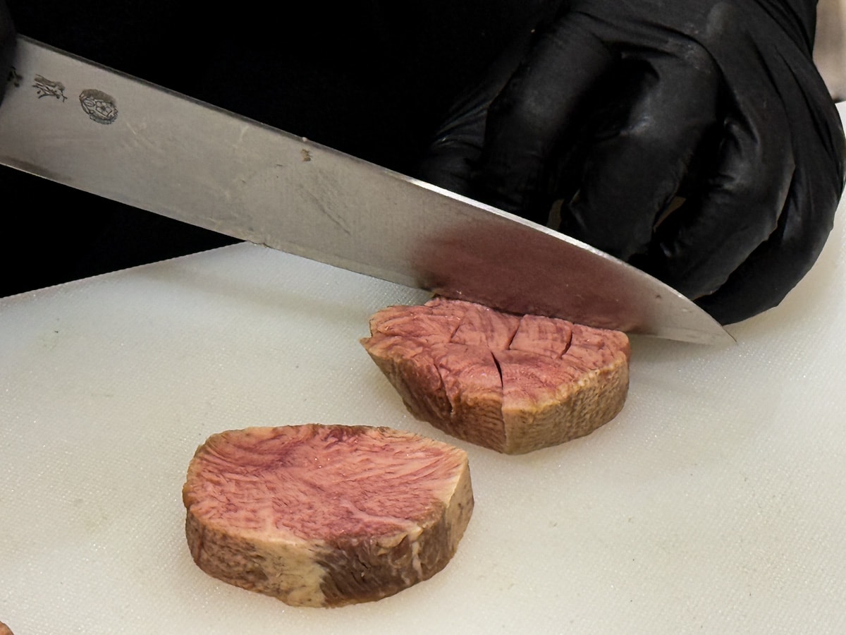 【燒肉政宗】新北中和必吃燒肉推薦，現場手切嚴選頂級肉品！內用小菜無限續，舌尖上的美味饗宴！