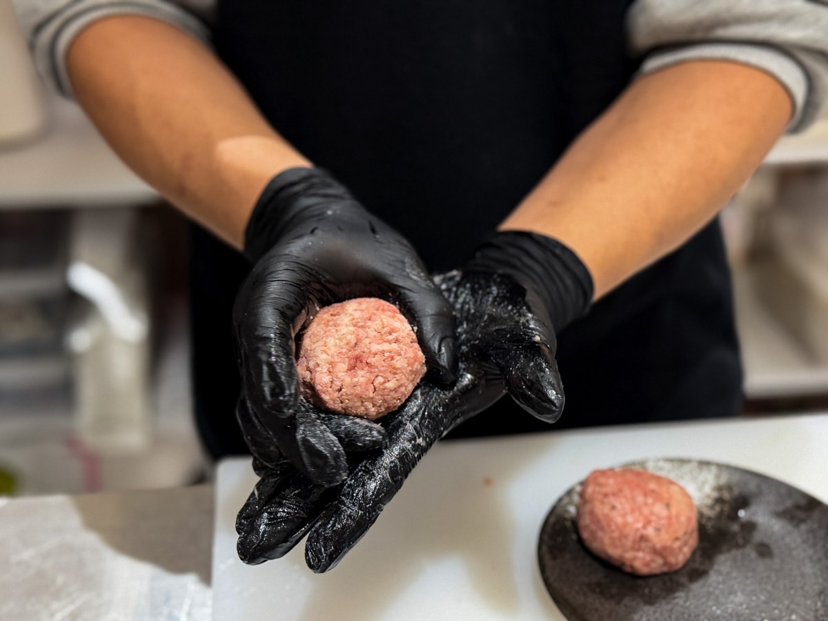 【燒肉政宗】新北中和必吃燒肉推薦，現場手切嚴選頂級肉品！內用小菜無限續，舌尖上的美味饗宴！