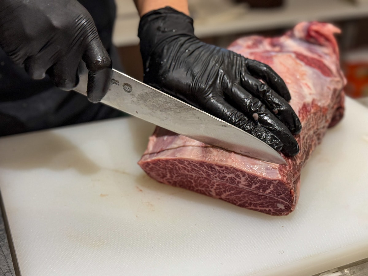 【燒肉政宗】新北中和必吃燒肉推薦，現場手切嚴選頂級肉品！內用小菜無限續，舌尖上的美味饗宴！