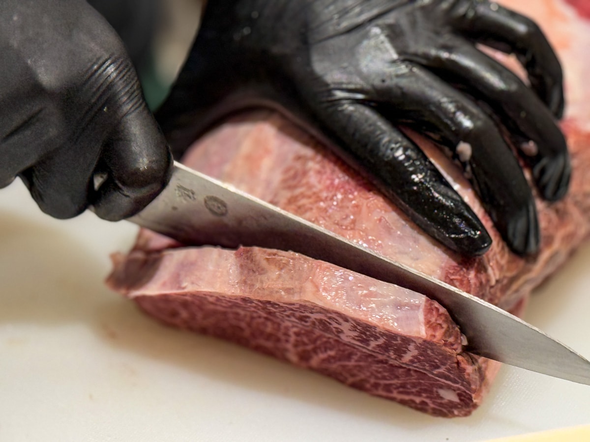 【燒肉政宗】新北中和必吃燒肉推薦，現場手切嚴選頂級肉品！內用小菜無限續，舌尖上的美味饗宴！