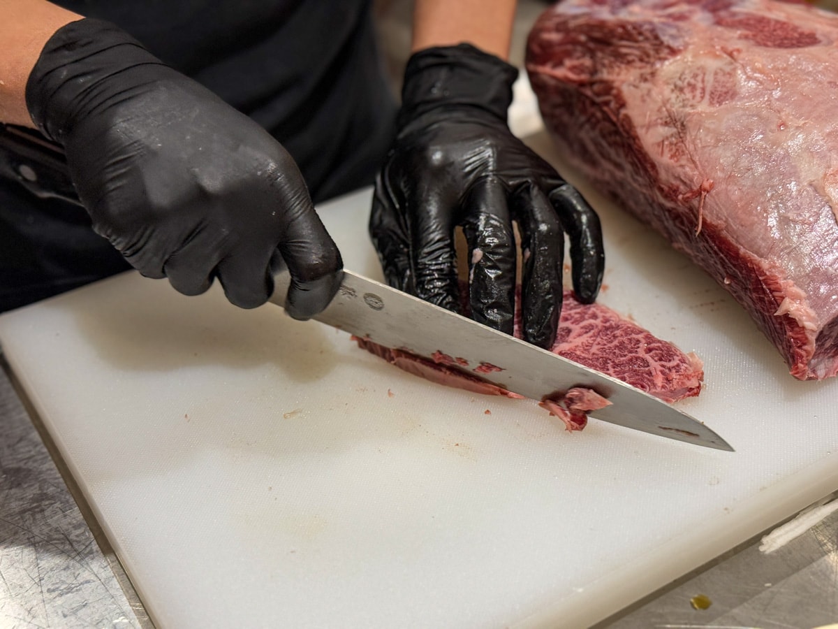 【燒肉政宗】新北中和必吃燒肉推薦，現場手切嚴選頂級肉品！內用小菜無限續，舌尖上的美味饗宴！