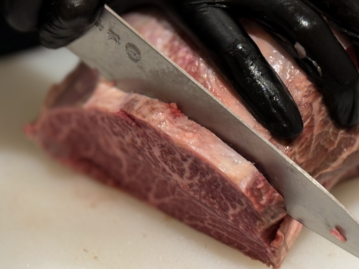 【燒肉政宗】新北中和必吃燒肉推薦，現場手切嚴選頂級肉品！內用小菜無限續，舌尖上的美味饗宴！