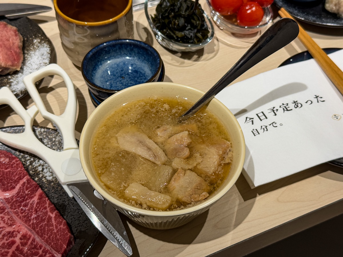 【燒肉政宗】新北中和必吃燒肉推薦，現場手切嚴選頂級肉品！內用小菜無限續，舌尖上的美味饗宴！