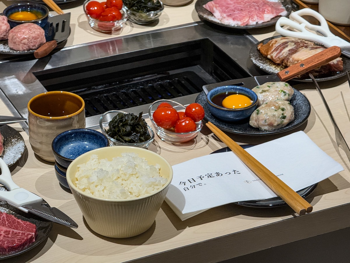 【燒肉政宗】新北中和必吃燒肉推薦，現場手切嚴選頂級肉品！內用小菜無限續，舌尖上的美味饗宴！