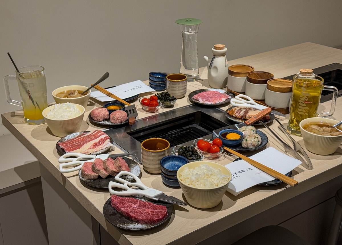 【燒肉政宗】新北中和必吃燒肉推薦，現場手切嚴選頂級肉品！內用小菜無限續，舌尖上的美味饗宴！