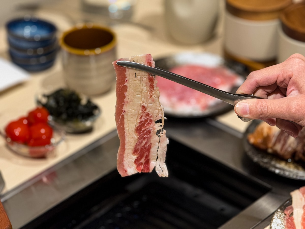 【燒肉政宗】新北中和必吃燒肉推薦，現場手切嚴選頂級肉品！內用小菜無限續，舌尖上的美味饗宴！