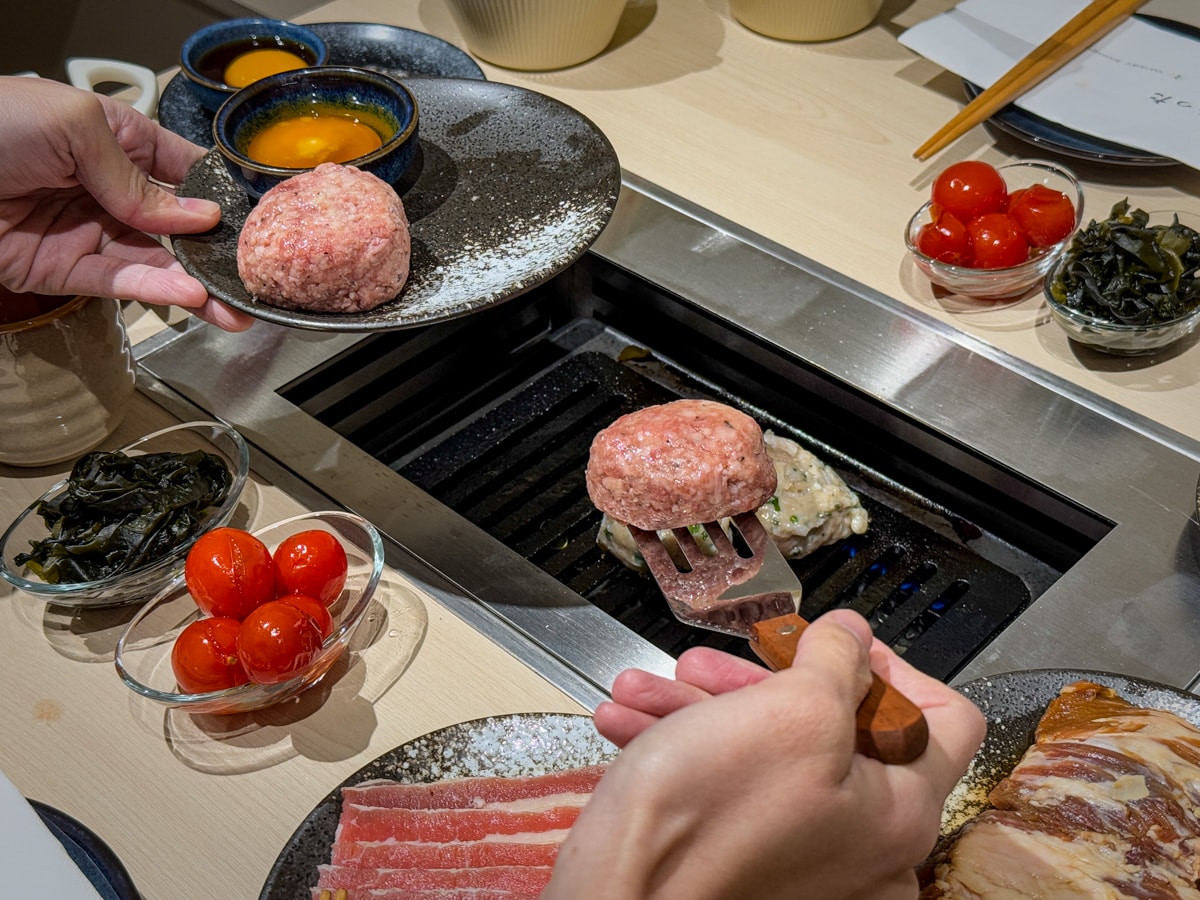 【燒肉政宗】新北中和必吃燒肉推薦，現場手切嚴選頂級肉品！內用小菜無限續，舌尖上的美味饗宴！
