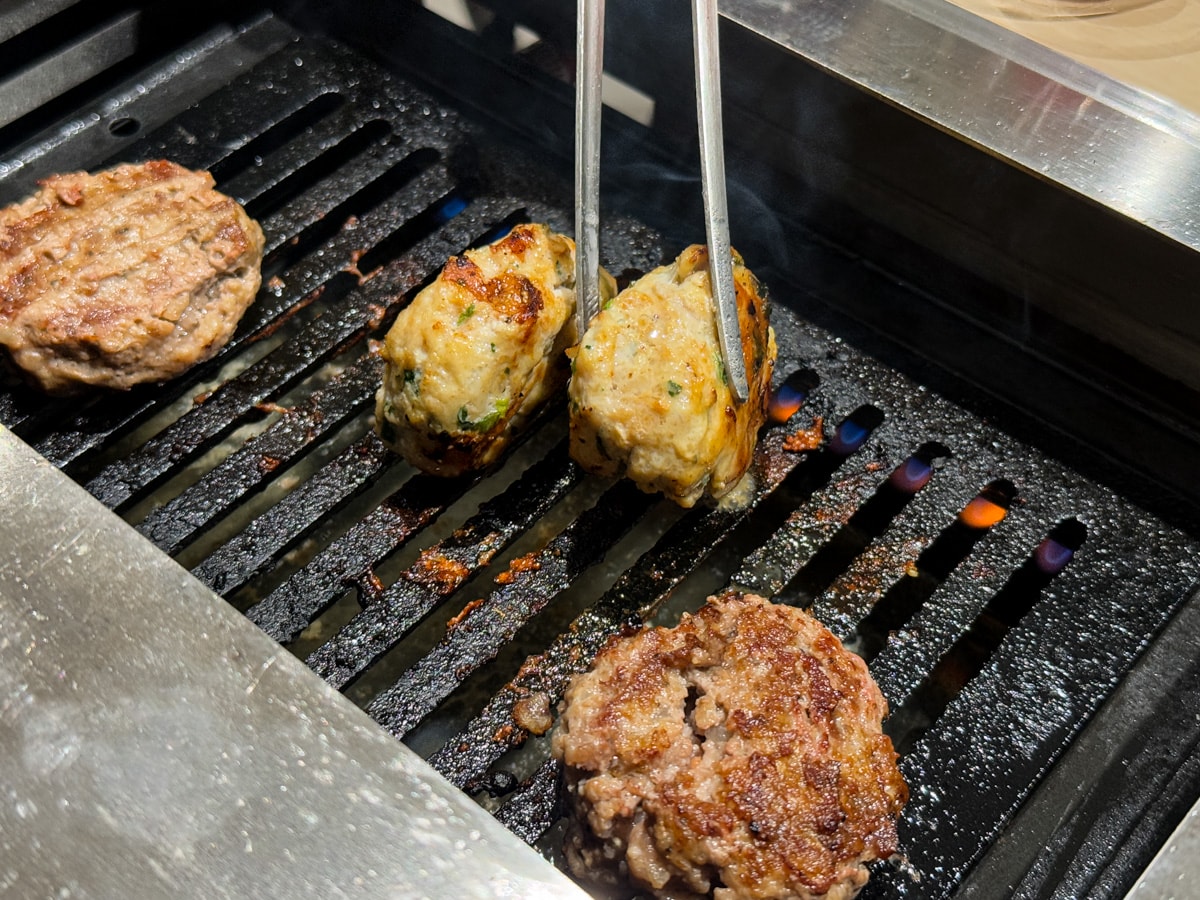【燒肉政宗】新北中和必吃燒肉推薦，現場手切嚴選頂級肉品！內用小菜無限續，舌尖上的美味饗宴！