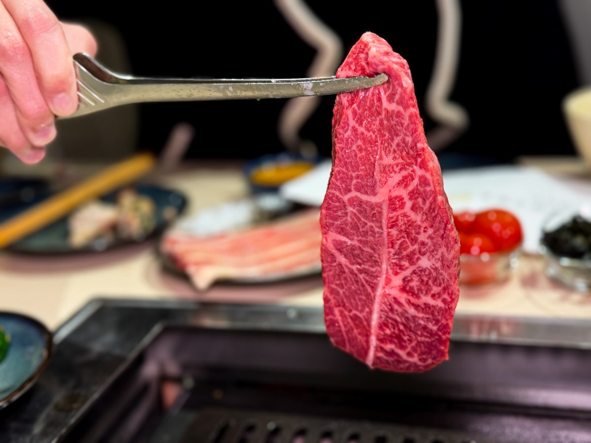 【燒肉政宗】新北中和必吃燒肉推薦，現場手切嚴選頂級肉品！內用小菜無限續，舌尖上的美味饗宴！