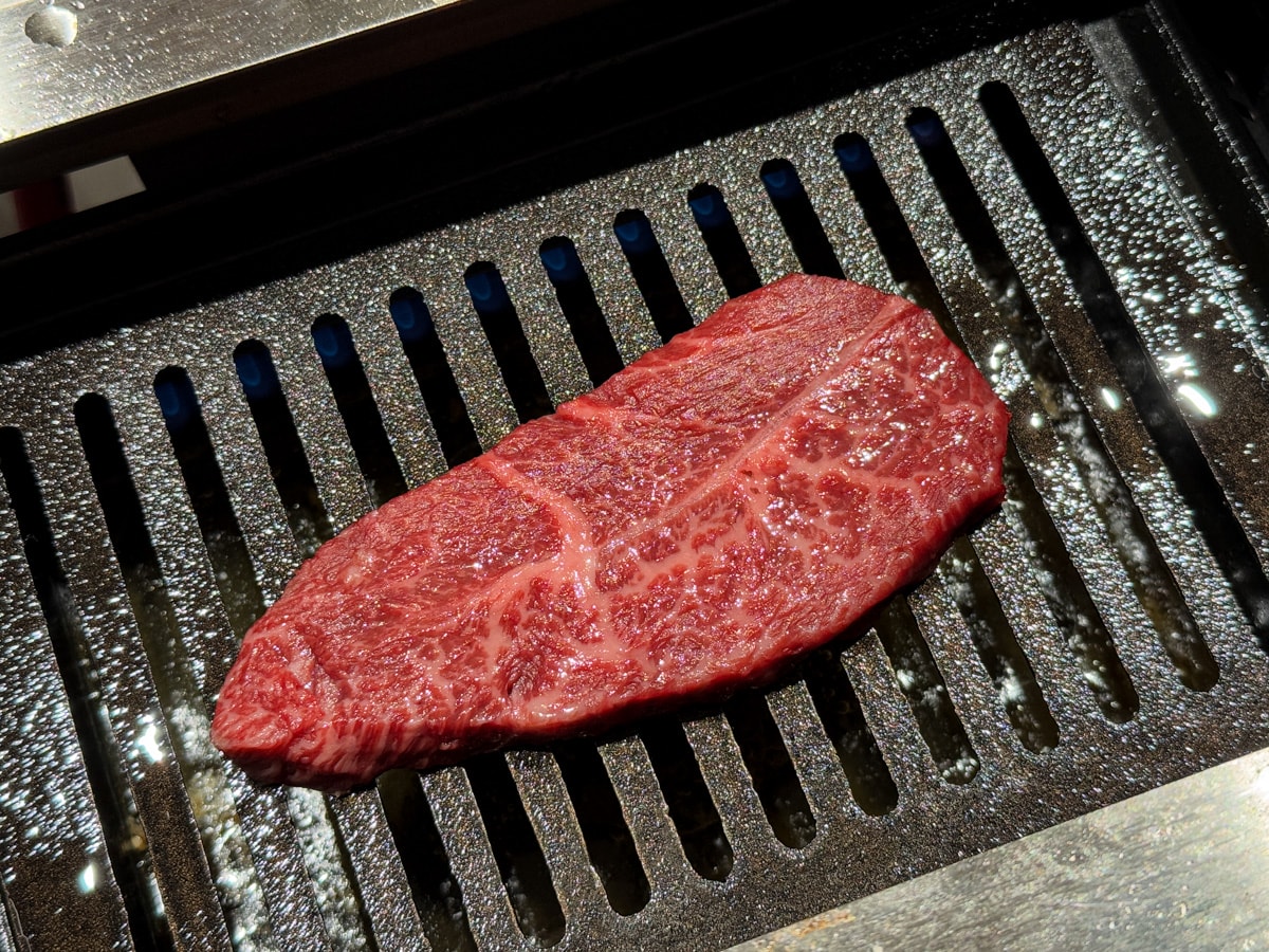 【燒肉政宗】新北中和必吃燒肉推薦，現場手切嚴選頂級肉品！內用小菜無限續，舌尖上的美味饗宴！