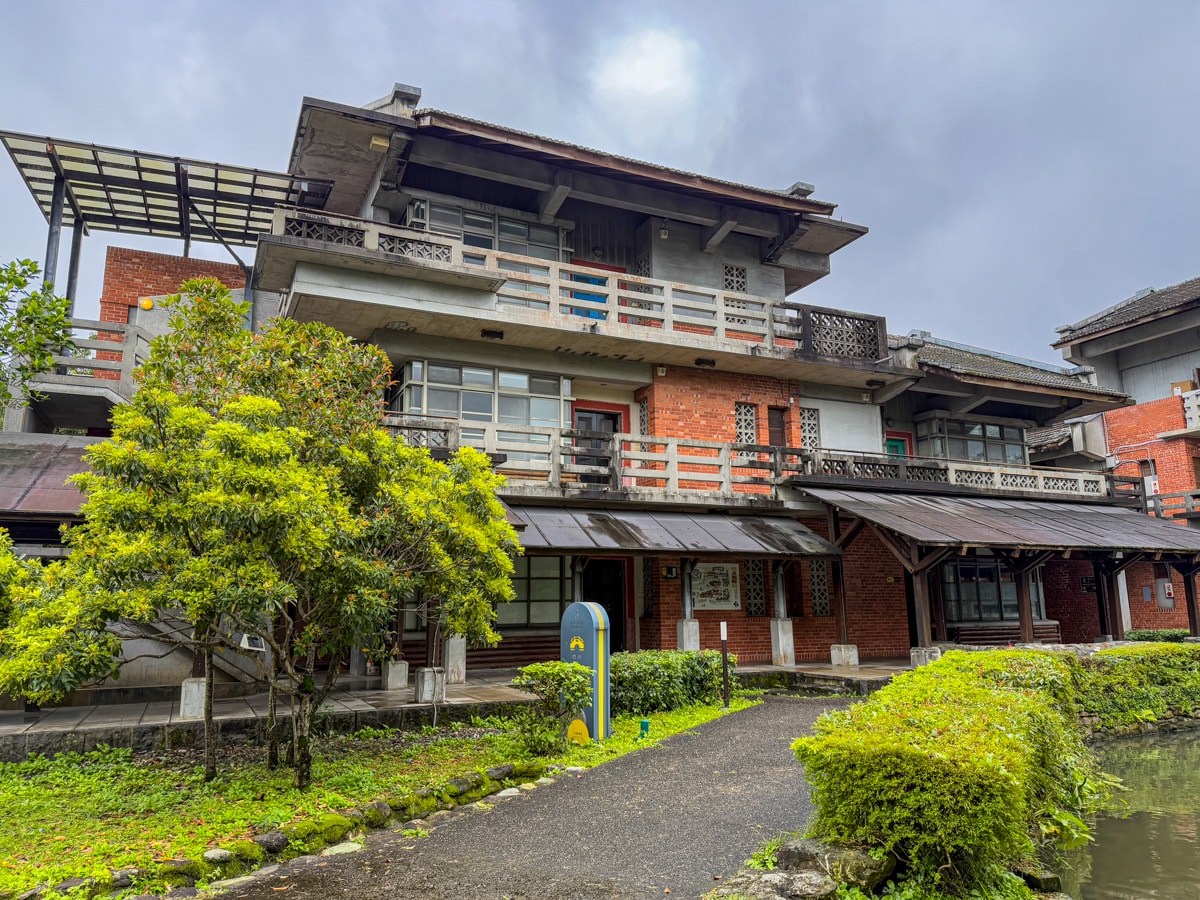 【煙波花時間-宜蘭傳藝】宜蘭評分最高的住宿飯店推薦，一泊二饗夜宿宜蘭傳藝園區，全台唯一藝城古遊飯店！