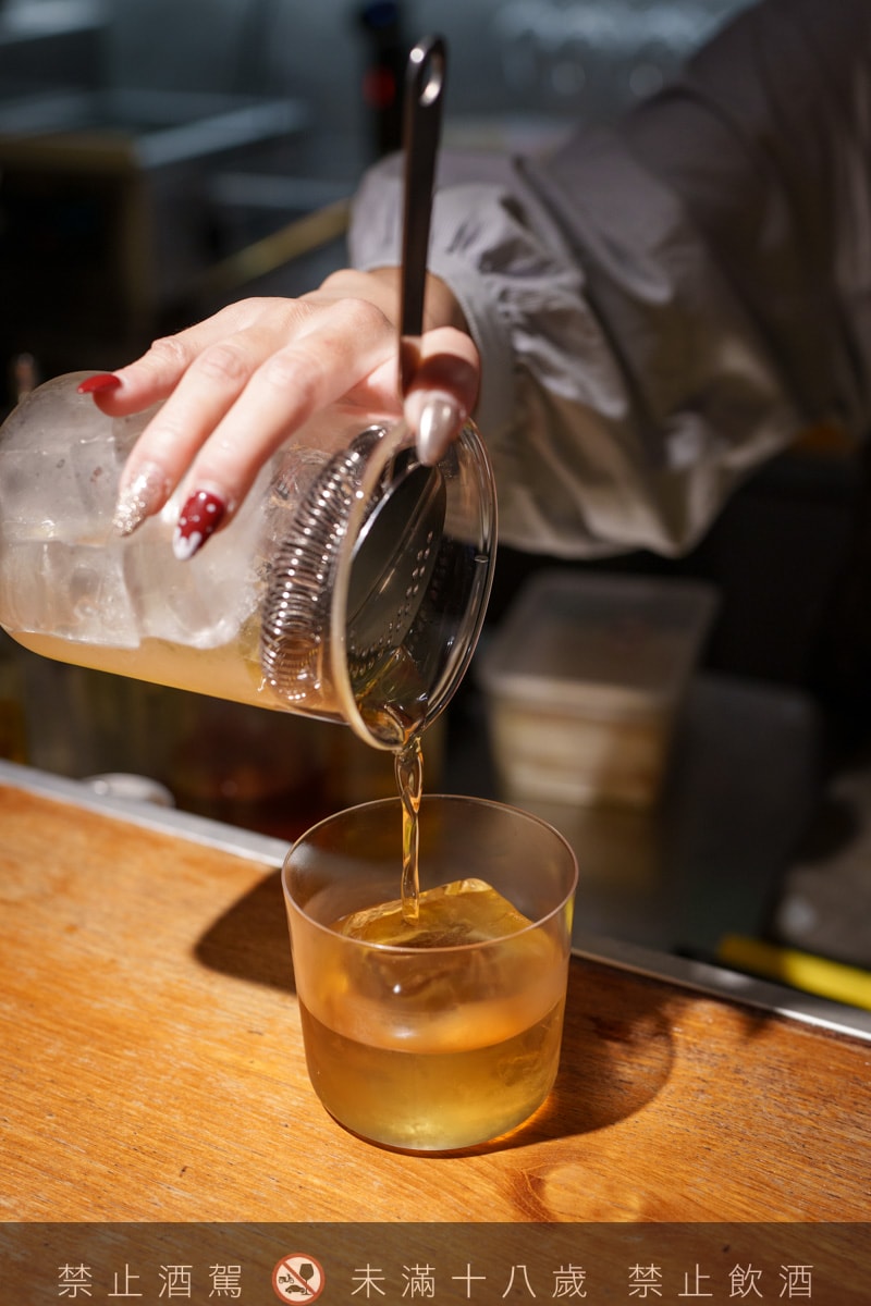 【無心戒酒互助會-武昌分會】台北西門人氣酒吧推薦,酒精狂徒必喝獨家特製PUNCH!台灣主題特色調酒搭配下酒菜 - 第17張圖 【無心戒酒互助會-武昌分會】台北西門人氣酒吧推薦,酒精狂徒必喝獨家特製PUNCH!台灣主題特色調酒搭配下酒菜