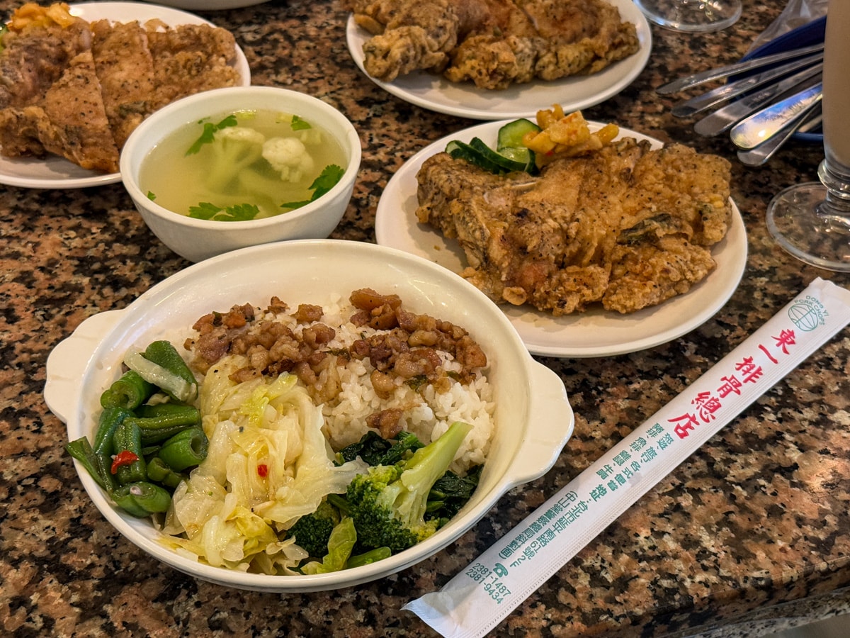 【台北東一排骨總店】台北西門附近必吃美食推薦,營業超過一甲子的古早美味,必吃老字號排骨飯! - 第11張圖 【台北東一排骨總店】台北西門附近必吃美食推薦,營業超過一甲子的古早美味,必吃老字號排骨飯!