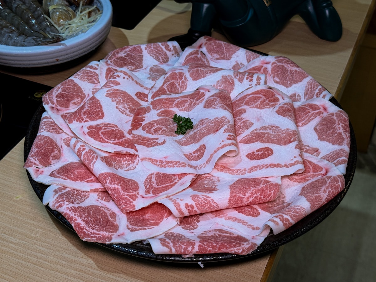 【焣苑鍋物】板橋新埔火鍋美食推薦，338元起享優質海陸個人火鍋，當月壽星贈肉肉小禮，免費提供白開水鍋涮肉給毛小孩吃！