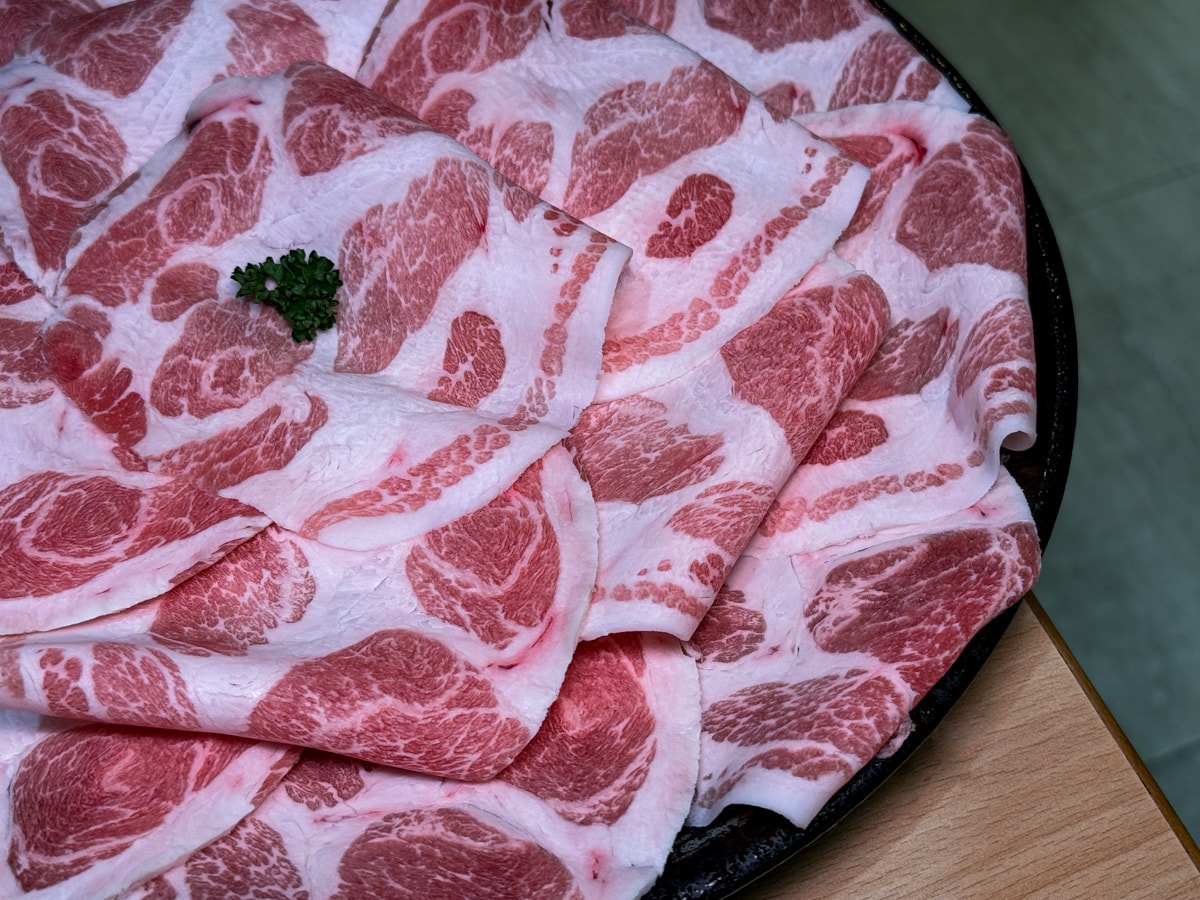 【焣苑鍋物】板橋新埔火鍋美食推薦，338元起享優質海陸個人火鍋，當月壽星贈肉肉小禮，免費提供白開水鍋涮肉給毛小孩吃！