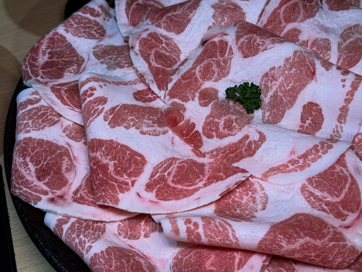 【焣苑鍋物】板橋新埔火鍋美食推薦，338元起享優質海陸個人火鍋，當月壽星贈肉肉小禮，免費提供白開水鍋涮肉給毛小孩吃！