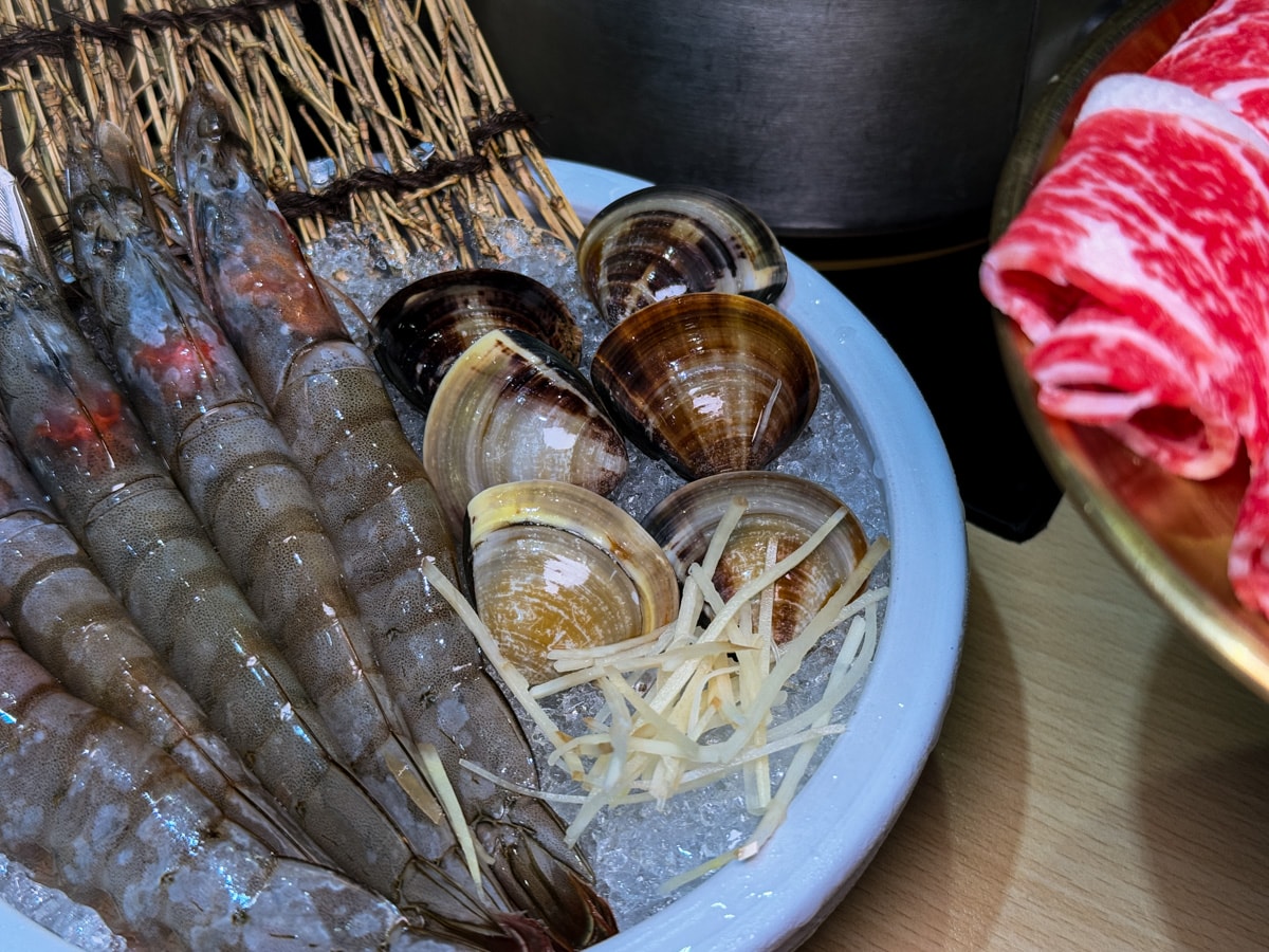 【焣苑鍋物】板橋新埔火鍋美食推薦，338元起享優質海陸個人火鍋，當月壽星贈肉肉小禮，免費提供白開水鍋涮肉給毛小孩吃！