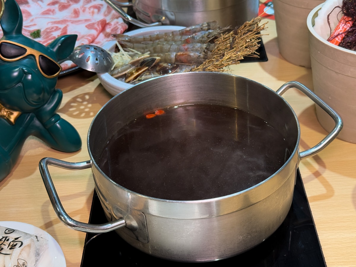 【焣苑鍋物】板橋新埔火鍋美食推薦，338元起享優質海陸個人火鍋，當月壽星贈肉肉小禮，免費提供白開水鍋涮肉給毛小孩吃！