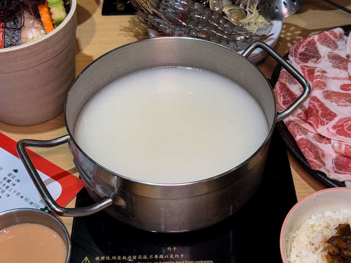 【焣苑鍋物】板橋新埔火鍋美食推薦，338元起享優質海陸個人火鍋，當月壽星贈肉肉小禮，免費提供白開水鍋涮肉給毛小孩吃！