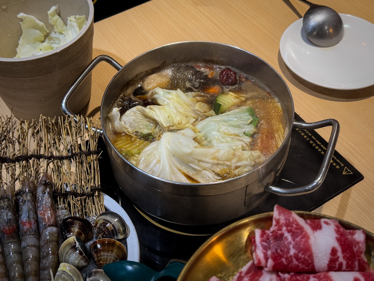 【焣苑鍋物】板橋新埔火鍋美食推薦，338元起享優質海陸個人火鍋，當月壽星贈肉肉小禮，免費提供白開水鍋涮肉給毛小孩吃！