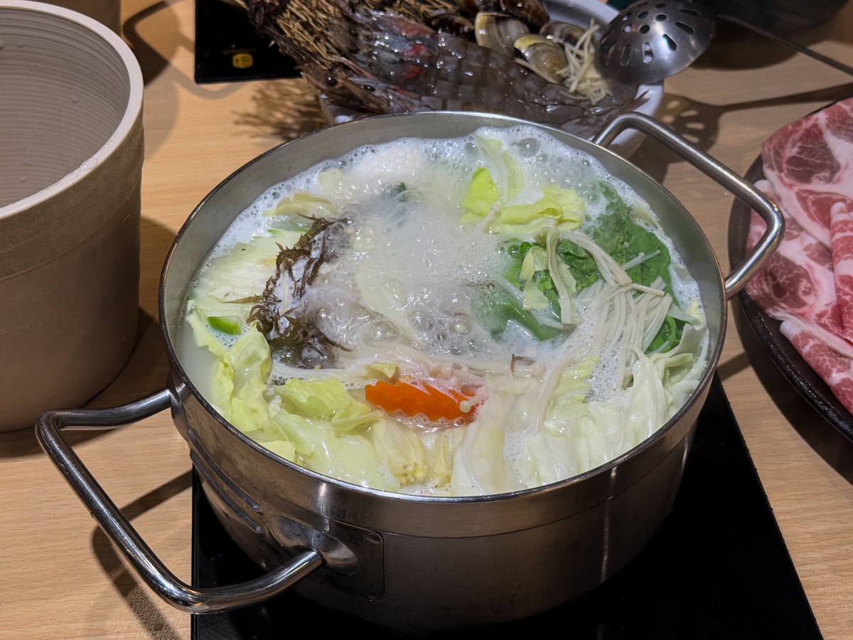 【焣苑鍋物】板橋新埔火鍋美食推薦，338元起享優質海陸個人火鍋，當月壽星贈肉肉小禮，免費提供白開水鍋涮肉給毛小孩吃！