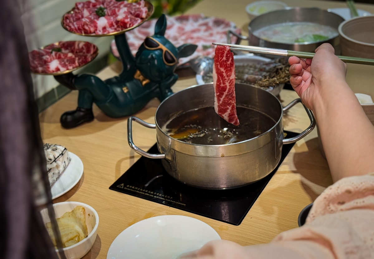 【焣苑鍋物】板橋新埔火鍋美食推薦，338元起享優質海陸個人火鍋，當月壽星贈肉肉小禮，免費提供白開水鍋涮肉給毛小孩吃！