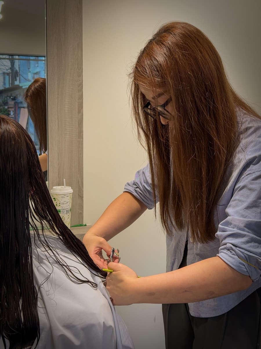 【MOVE Salon】新北板橋專業染髮推薦，頂級剪燙染護的客製化設計，板橋回訪率最高的髮廊首選！