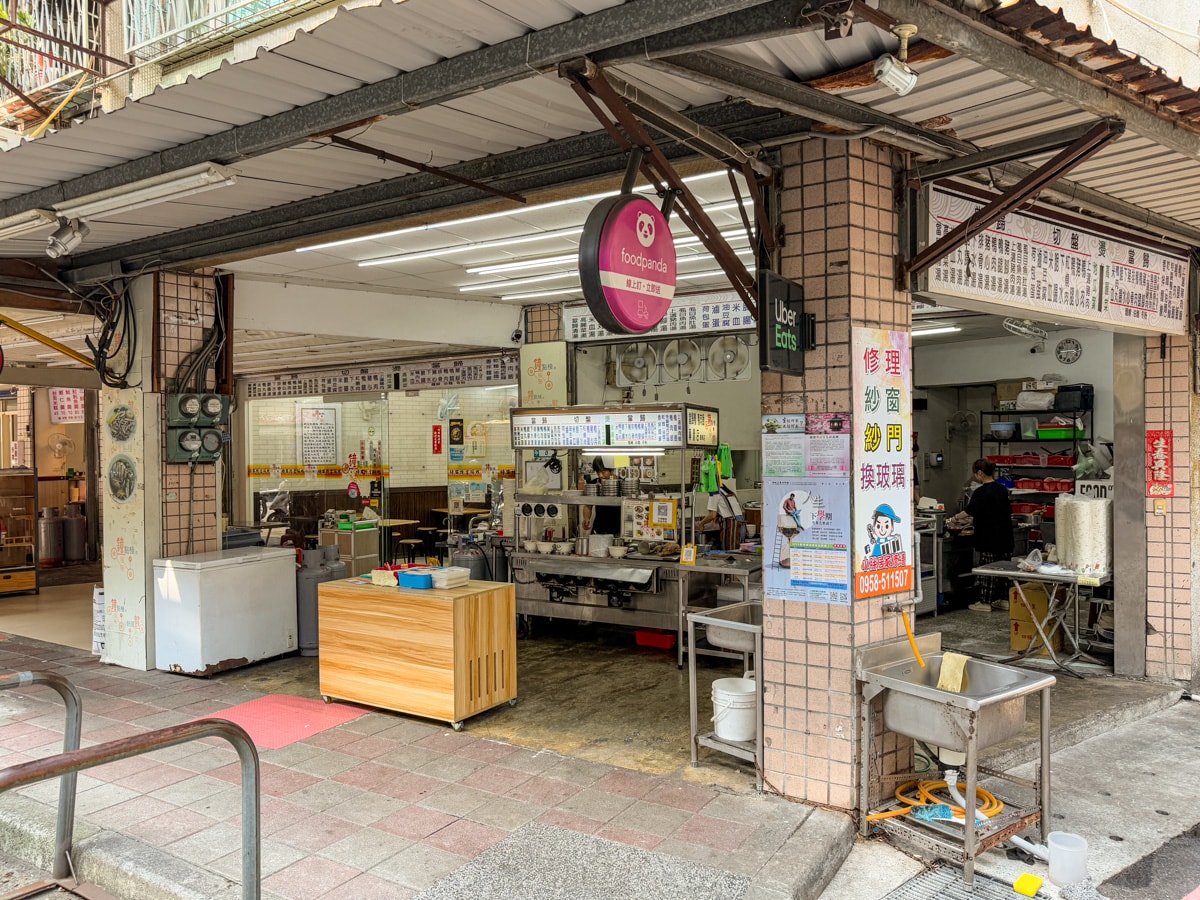 【鐘點棧 當歸鴨】新北永和樂華夜市小吃推薦,傳承古早味當歸鴨,內用當歸湯免費續加! - 第3張圖 【鐘點棧 當歸鴨】新北永和樂華夜市小吃推薦,傳承古早味當歸鴨,內用當歸湯免費續加!