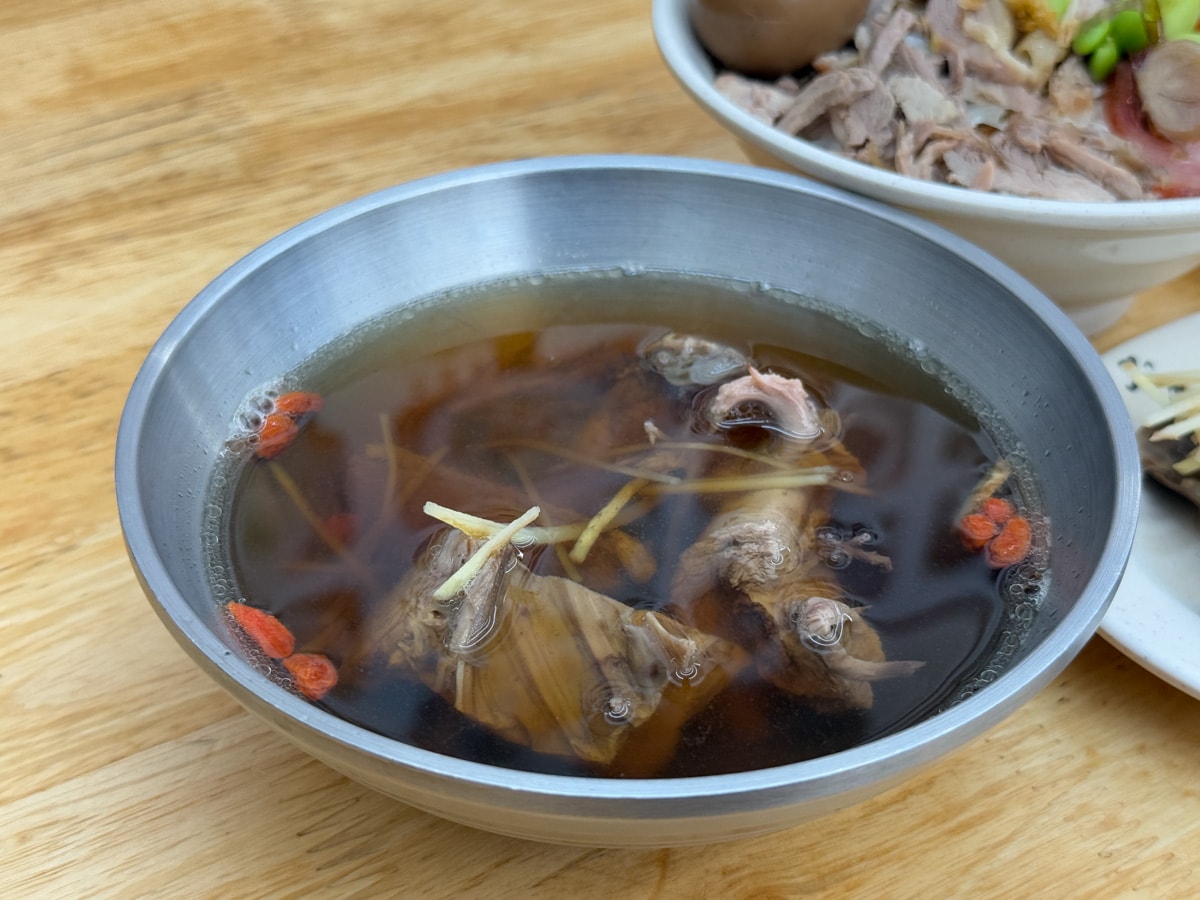 【鐘點棧 當歸鴨】新北永和樂華夜市小吃推薦,傳承古早味當歸鴨,內用當歸湯免費續加! - 第22張圖 【鐘點棧 當歸鴨】新北永和樂華夜市小吃推薦,傳承古早味當歸鴨,內用當歸湯免費續加!