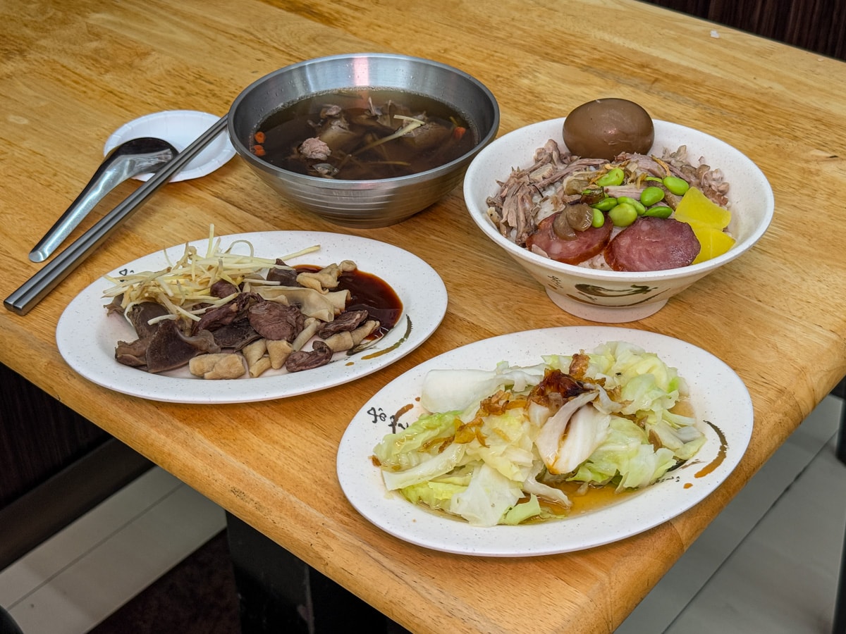 【鐘點棧 當歸鴨】新北永和樂華夜市小吃推薦,傳承古早味當歸鴨,內用當歸湯免費續加! - 第15張圖 【鐘點棧 當歸鴨】新北永和樂華夜市小吃推薦,傳承古早味當歸鴨,內用當歸湯免費續加!