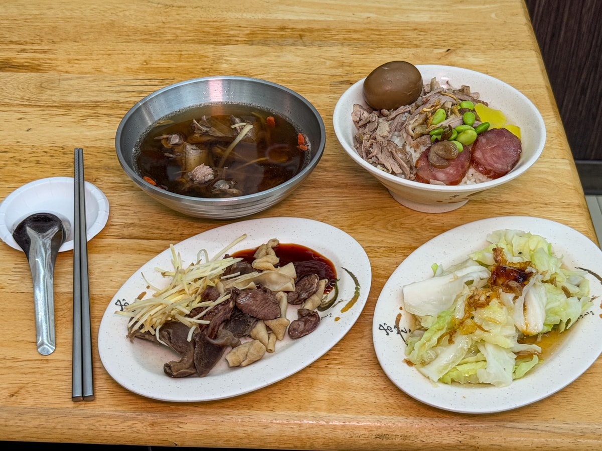 【鐘點棧 當歸鴨】新北永和樂華夜市小吃推薦,傳承古早味當歸鴨,內用當歸湯免費續加! - 第16張圖 【鐘點棧 當歸鴨】新北永和樂華夜市小吃推薦,傳承古早味當歸鴨,內用當歸湯免費續加!