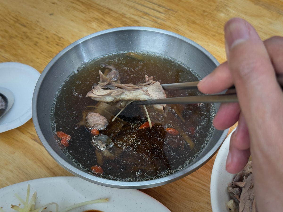 【鐘點棧 當歸鴨】新北永和樂華夜市小吃推薦,傳承古早味當歸鴨,內用當歸湯免費續加! - 第23張圖 【鐘點棧 當歸鴨】新北永和樂華夜市小吃推薦,傳承古早味當歸鴨,內用當歸湯免費續加!