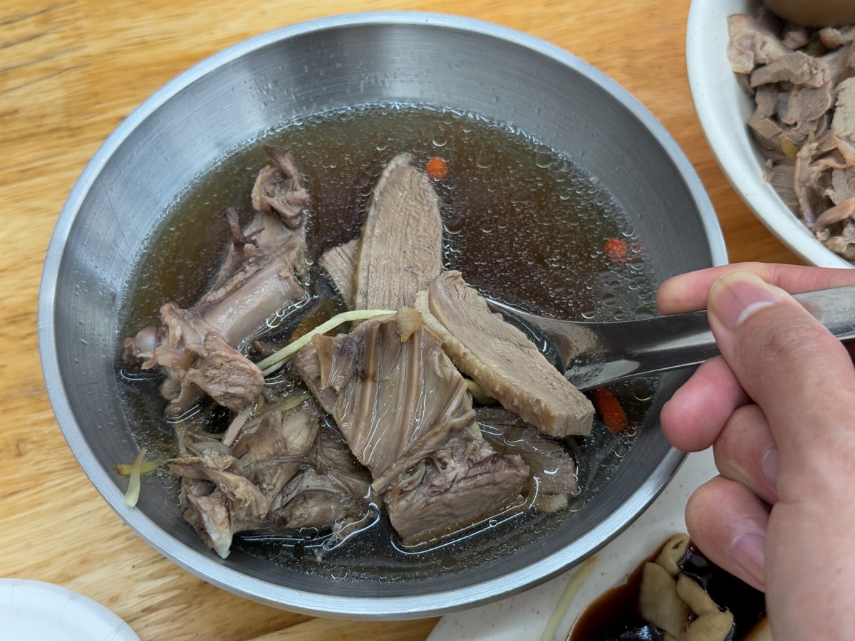 【鐘點棧 當歸鴨】新北永和樂華夜市小吃推薦,傳承古早味當歸鴨,內用當歸湯免費續加! - 第25張圖 【鐘點棧 當歸鴨】新北永和樂華夜市小吃推薦,傳承古早味當歸鴨,內用當歸湯免費續加!