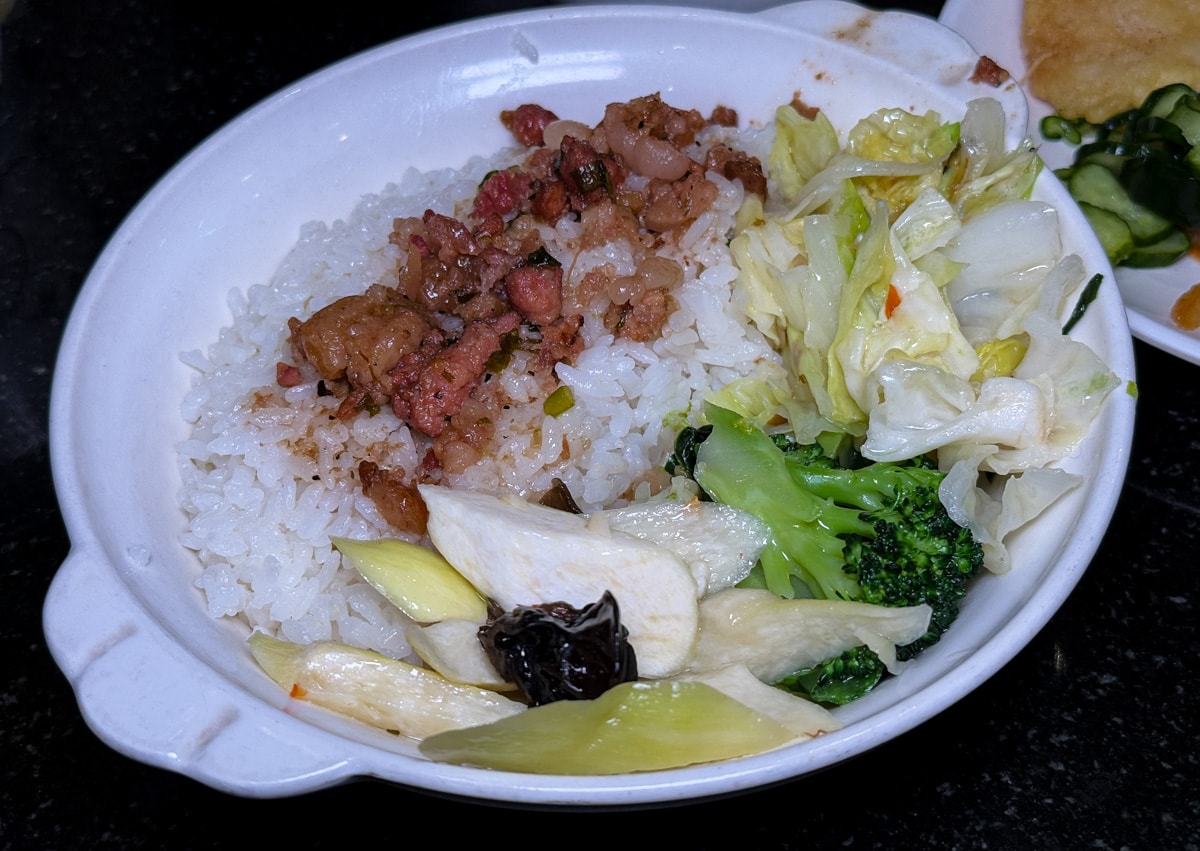 【台北東一排骨總店】台北西門附近必吃美食推薦,營業超過一甲子的古早美味,必吃老字號排骨飯! - 第20張圖 【台北東一排骨總店】台北西門附近必吃美食推薦,營業超過一甲子的古早美味,必吃老字號排骨飯!
