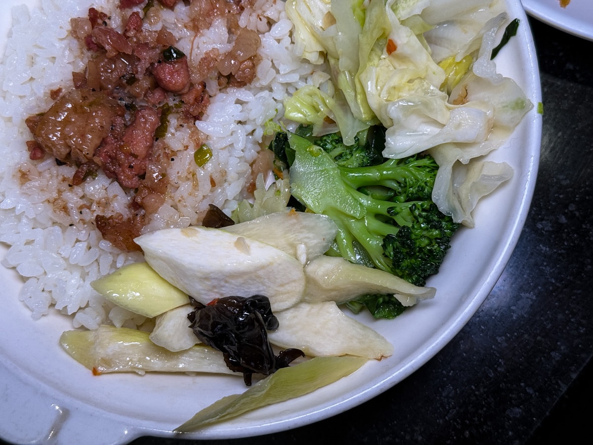 【台北東一排骨總店】台北西門附近必吃美食推薦,營業超過一甲子的古早美味,必吃老字號排骨飯! - 第21張圖 【台北東一排骨總店】台北西門附近必吃美食推薦,營業超過一甲子的古早美味,必吃老字號排骨飯!