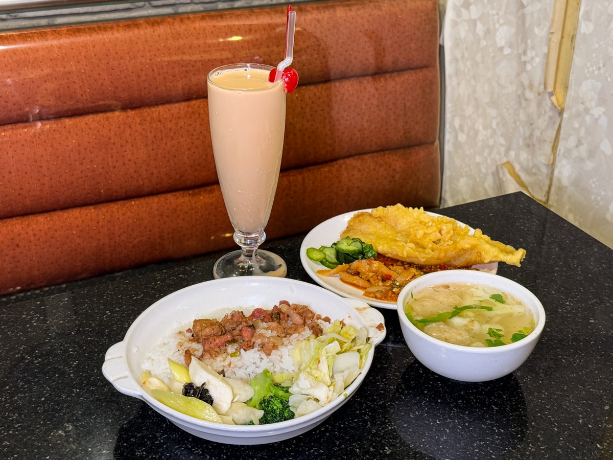 【台北東一排骨總店】台北西門附近必吃美食推薦,營業超過一甲子的古早美味,必吃老字號排骨飯! - 第12張圖 【台北東一排骨總店】台北西門附近必吃美食推薦,營業超過一甲子的古早美味,必吃老字號排骨飯!