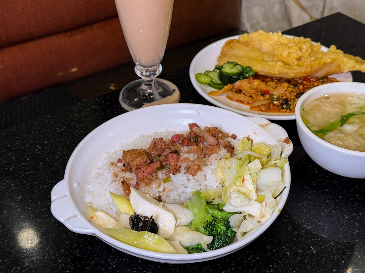【台北東一排骨總店】台北西門附近必吃美食推薦,營業超過一甲子的古早美味,必吃老字號排骨飯! - 第19張圖 【台北東一排骨總店】台北西門附近必吃美食推薦,營業超過一甲子的古早美味,必吃老字號排骨飯!