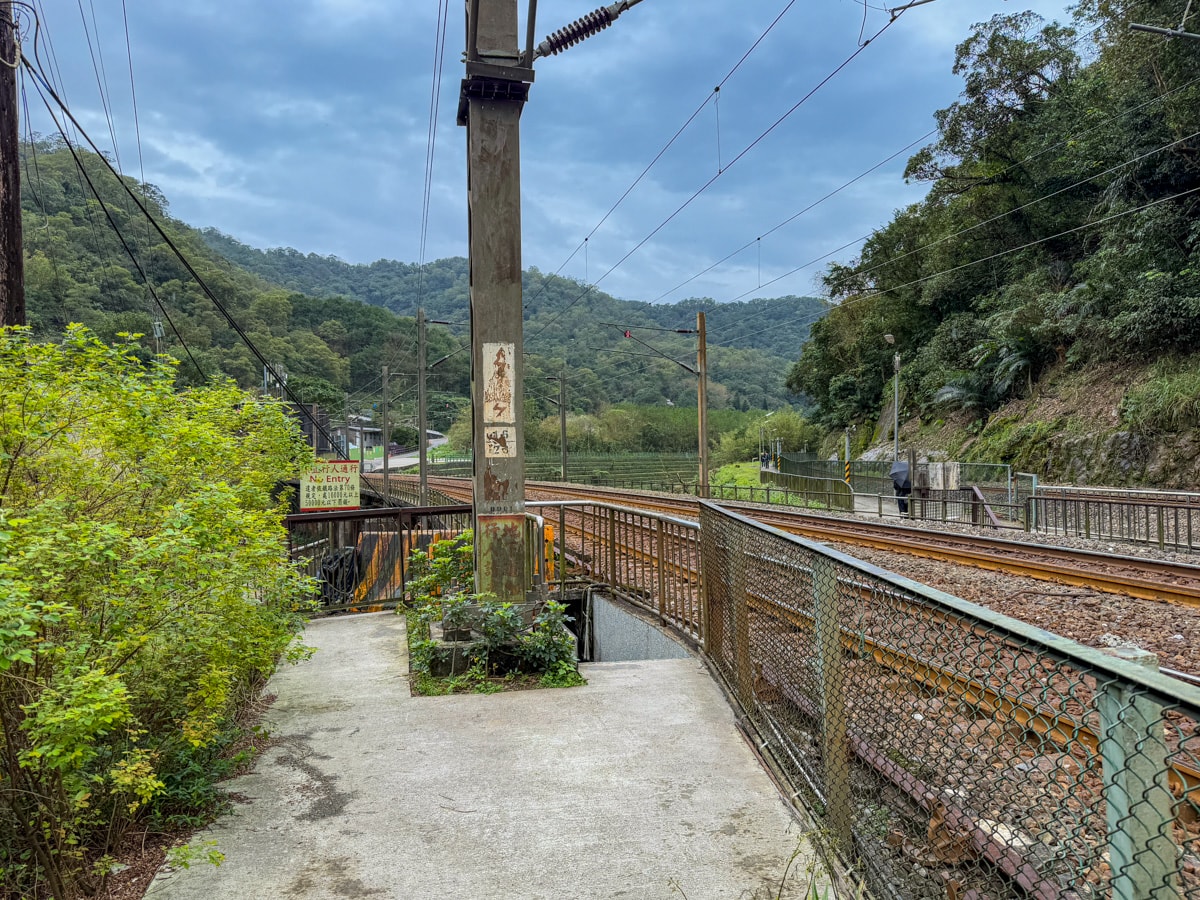 【三貂嶺車站】新北平溪隱藏景點推薦，開車到不了的秘境車站，探索三貂嶺瀑布群、百年礦業遺跡